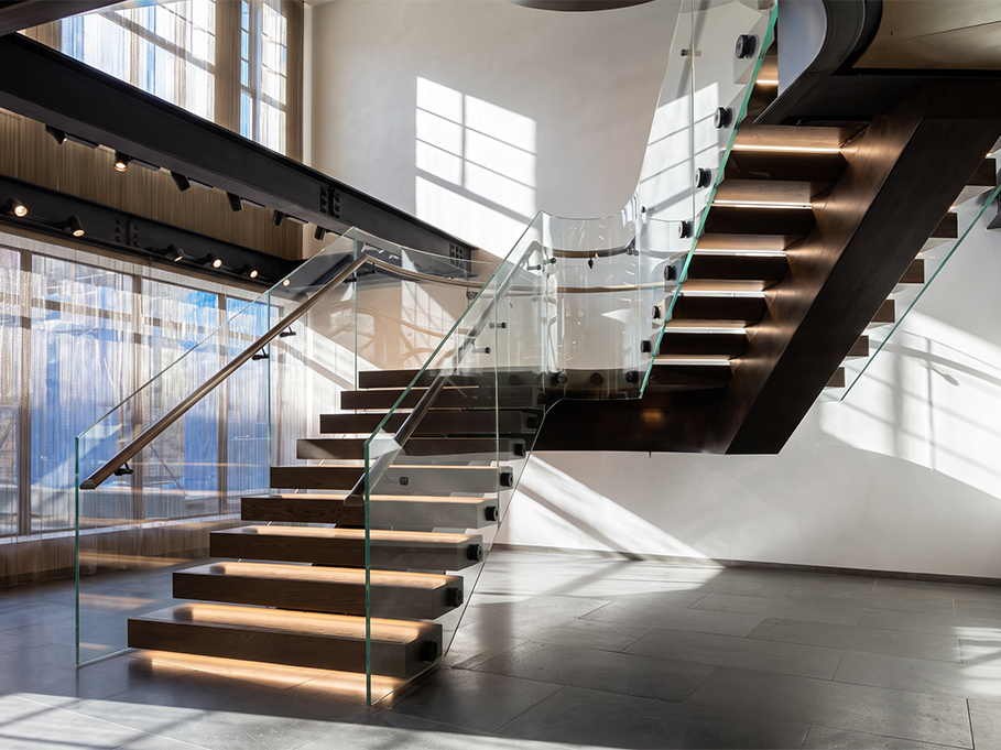 Escalier métallique extérieur conçu sur mesure pour façade ou accès terrasse